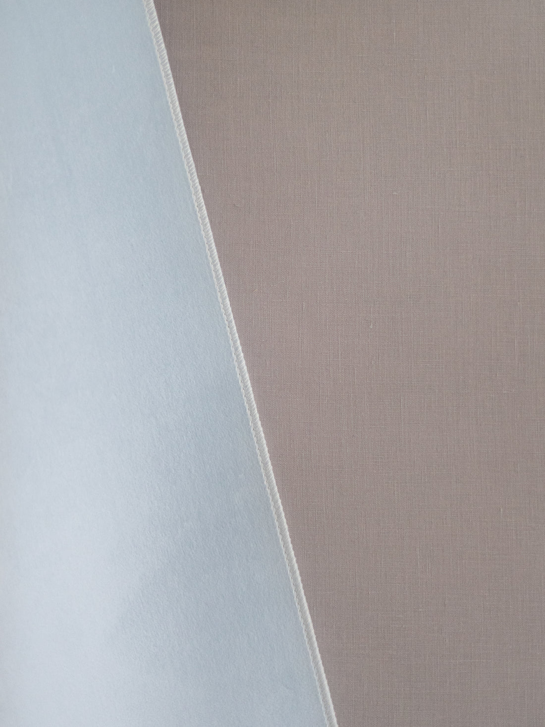 Double Sided Rollable Styling Surface  / Linen (Misty Grey) x Velvet (Light Blue)