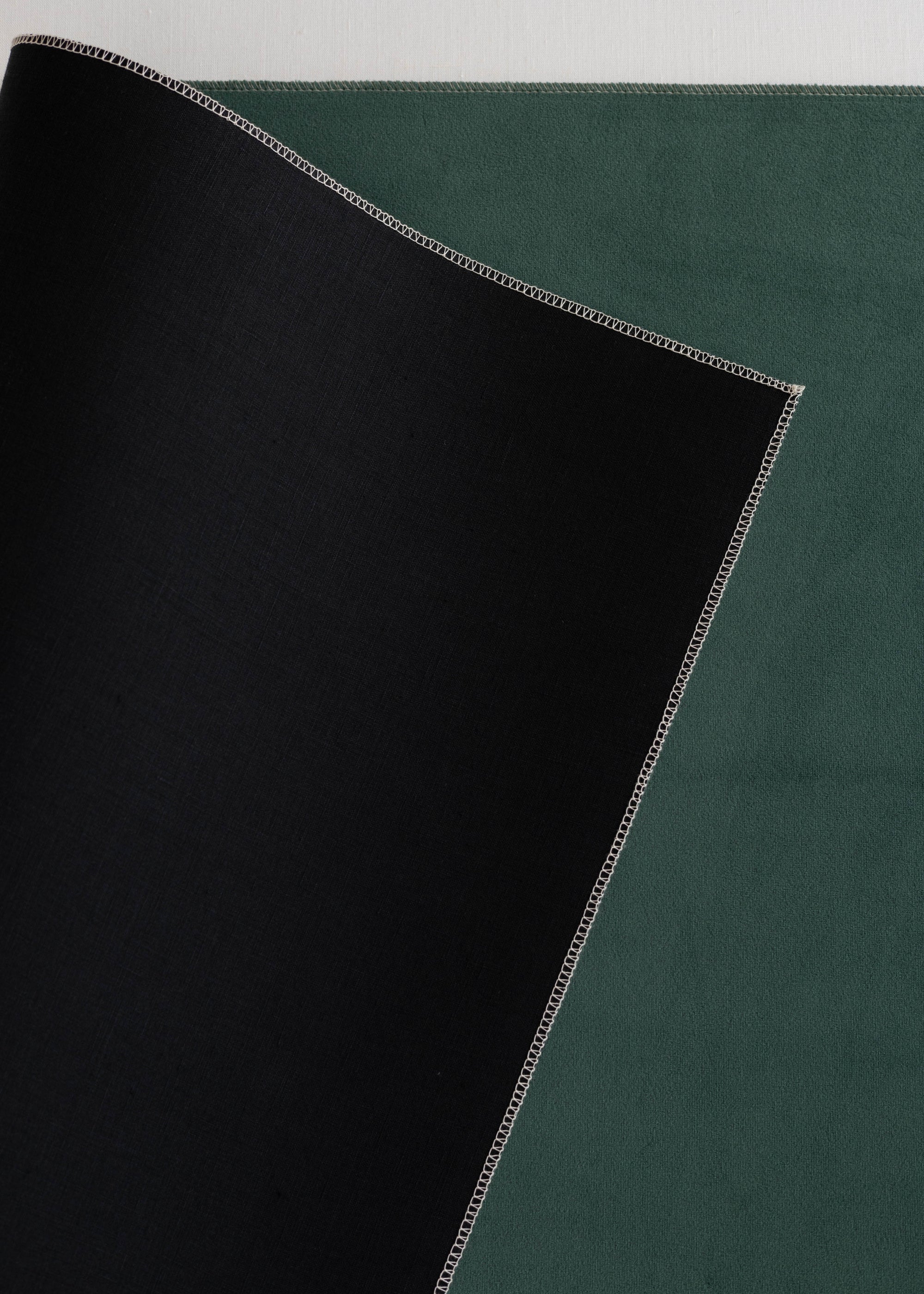 Double Sided Rollable Styling Surface  / Linen (Black) x Velvet (Dark Green)