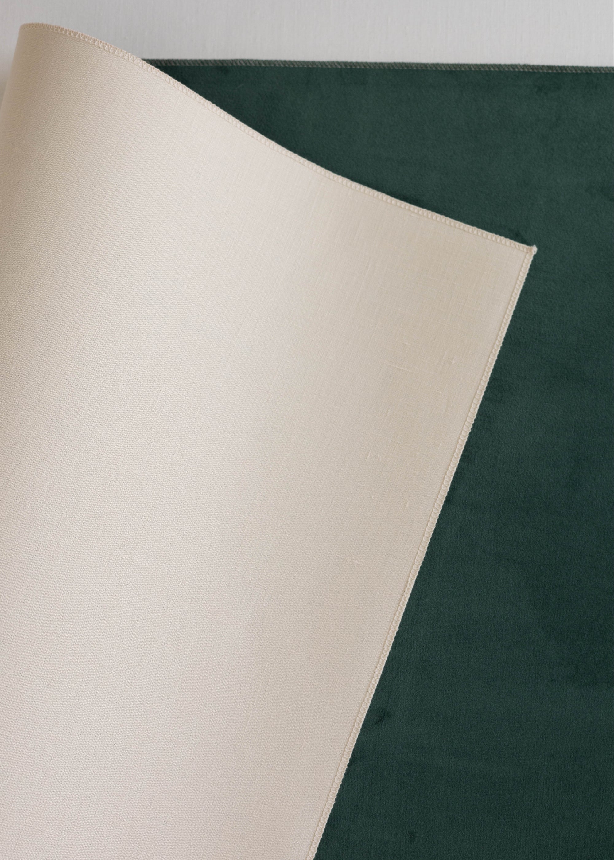 Double Sided Rollable Styling Surface  / Linen (Ivory) x Velvet (Dark Green)