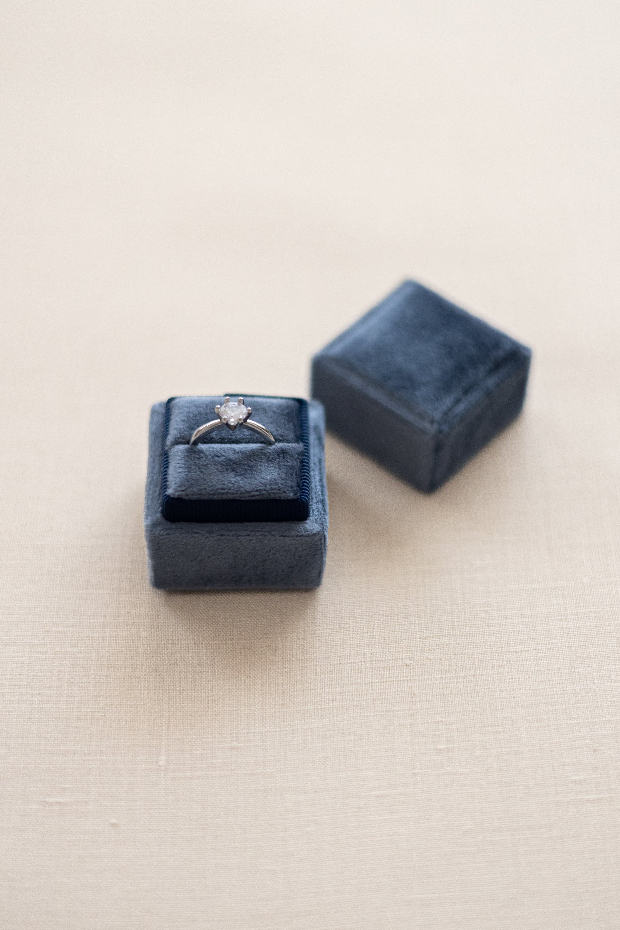 Velvet Ring Box(Single Square)：Navy Blue