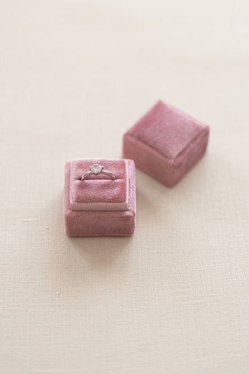 Velvet Ring Box(Single Square)：Candy Pink